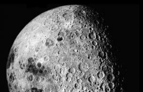 На снимках с китайского лунохода луна оказалась не того цвета, что была у американцев Китайский луноход снимки с луны